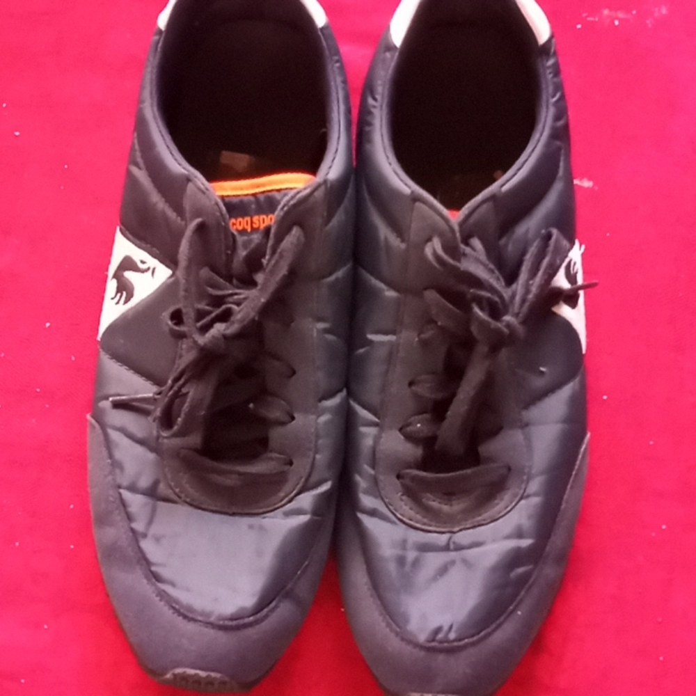 Sport shoes